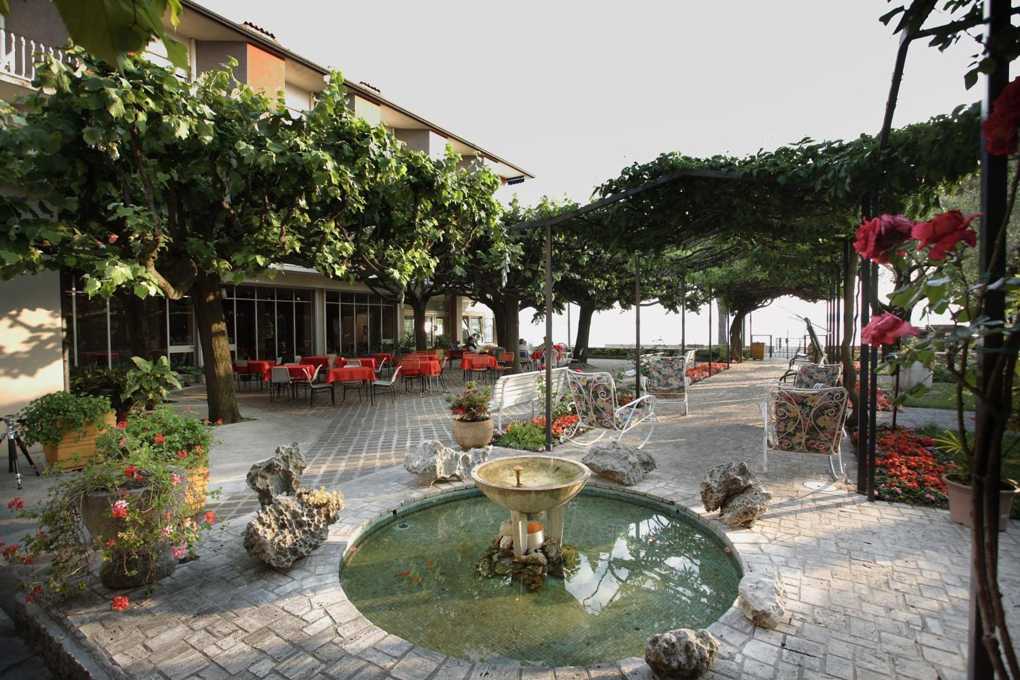 Hotel Giardino ซีร์มิโอเน ภายนอก รูปภาพ